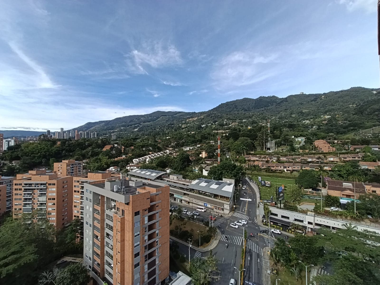 Apartamento en arriendo en Cumbres, Envigado — foto 1 de 20