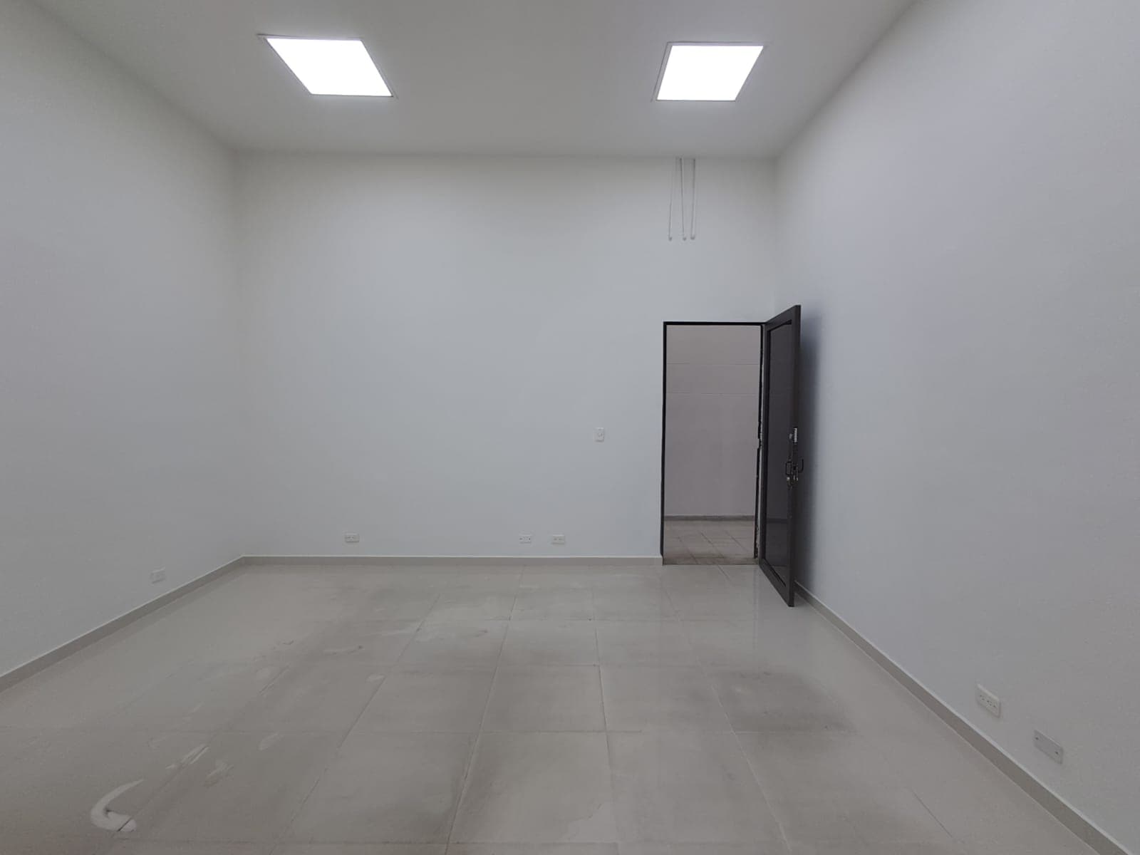 Oficina en arriendo en El Poblado, Medellín — foto 1 de 8