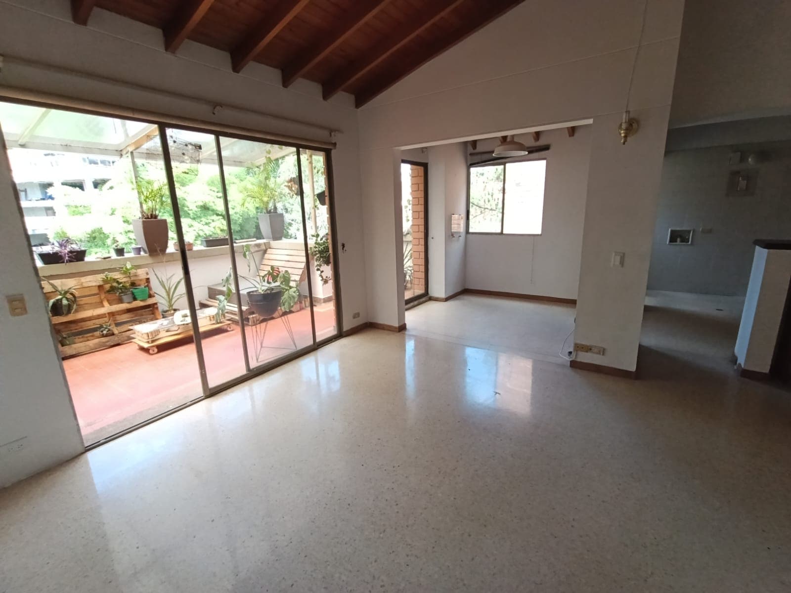 Apartamento en arriendo en La Frontera Campestre, El Poblado, Medellín — foto 1 de 16