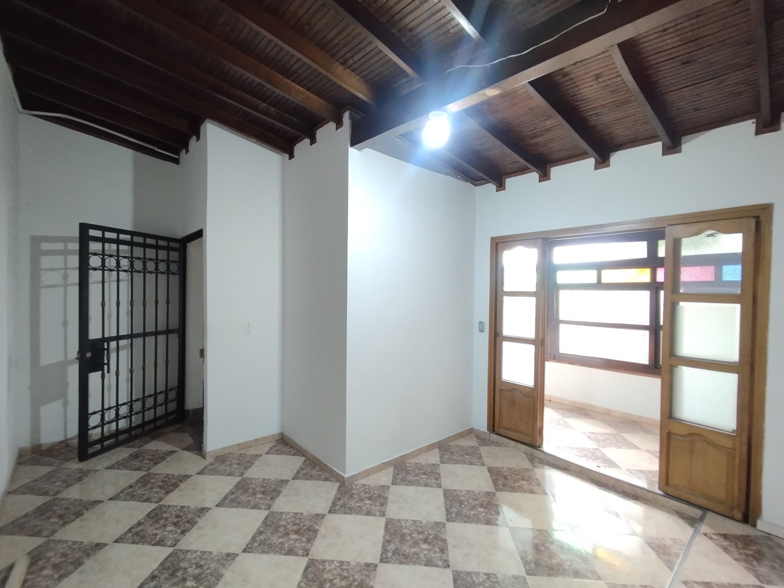 Casa Comercial en arriendo en Buenos Aires, Centro, Medellín — foto 3 de 15