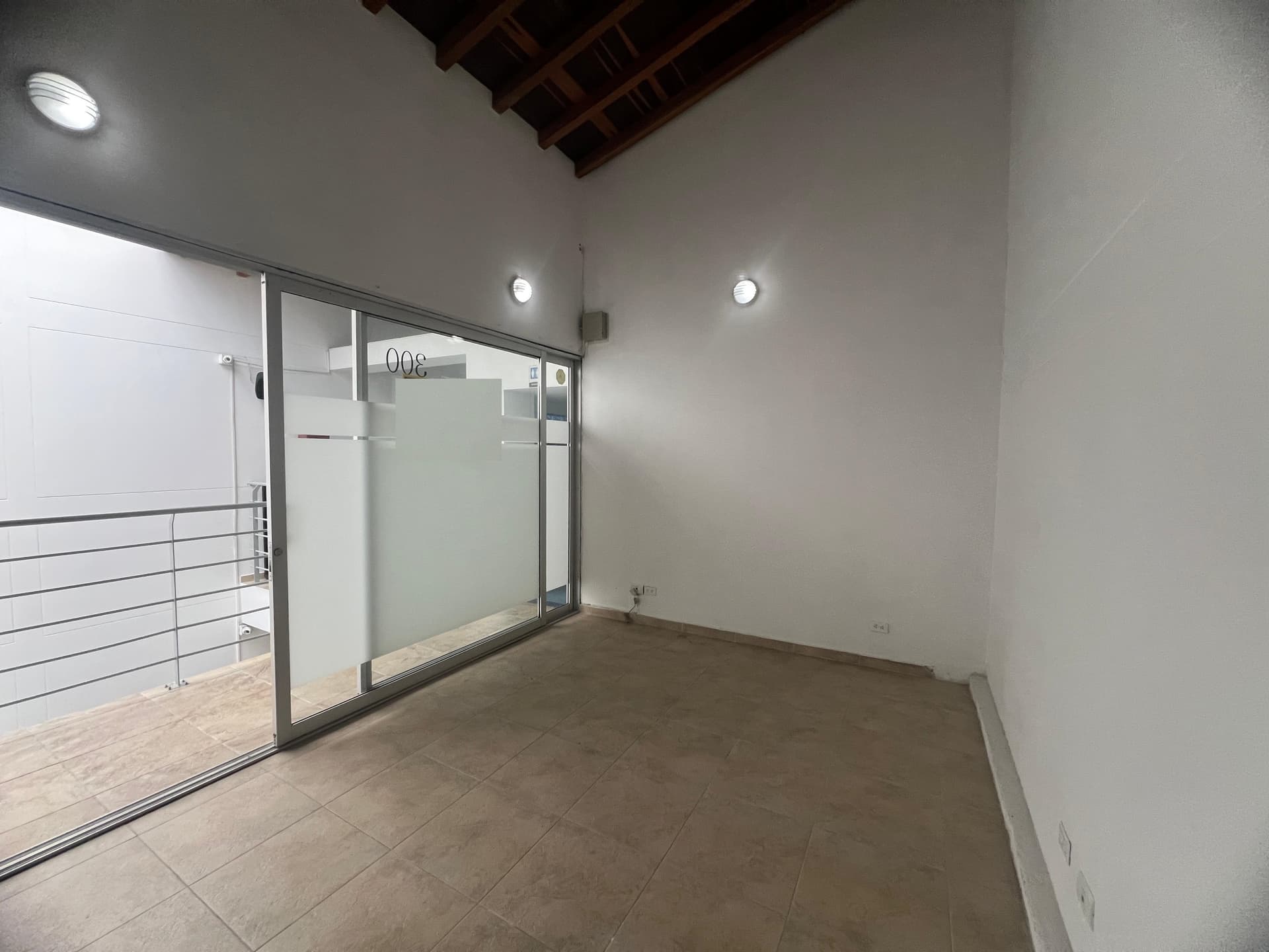 Local en arriendo en Caldas — foto 1 de 10