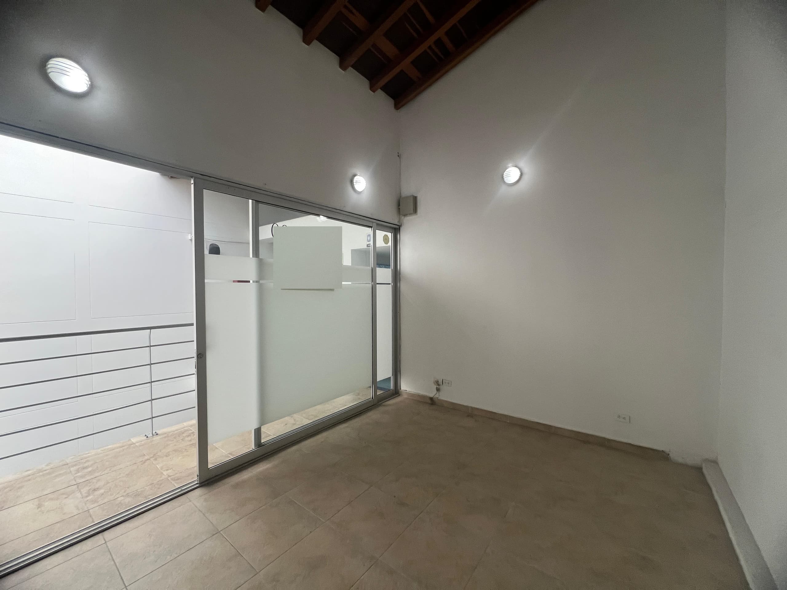 Local en arriendo en Caldas — foto 2 de 10