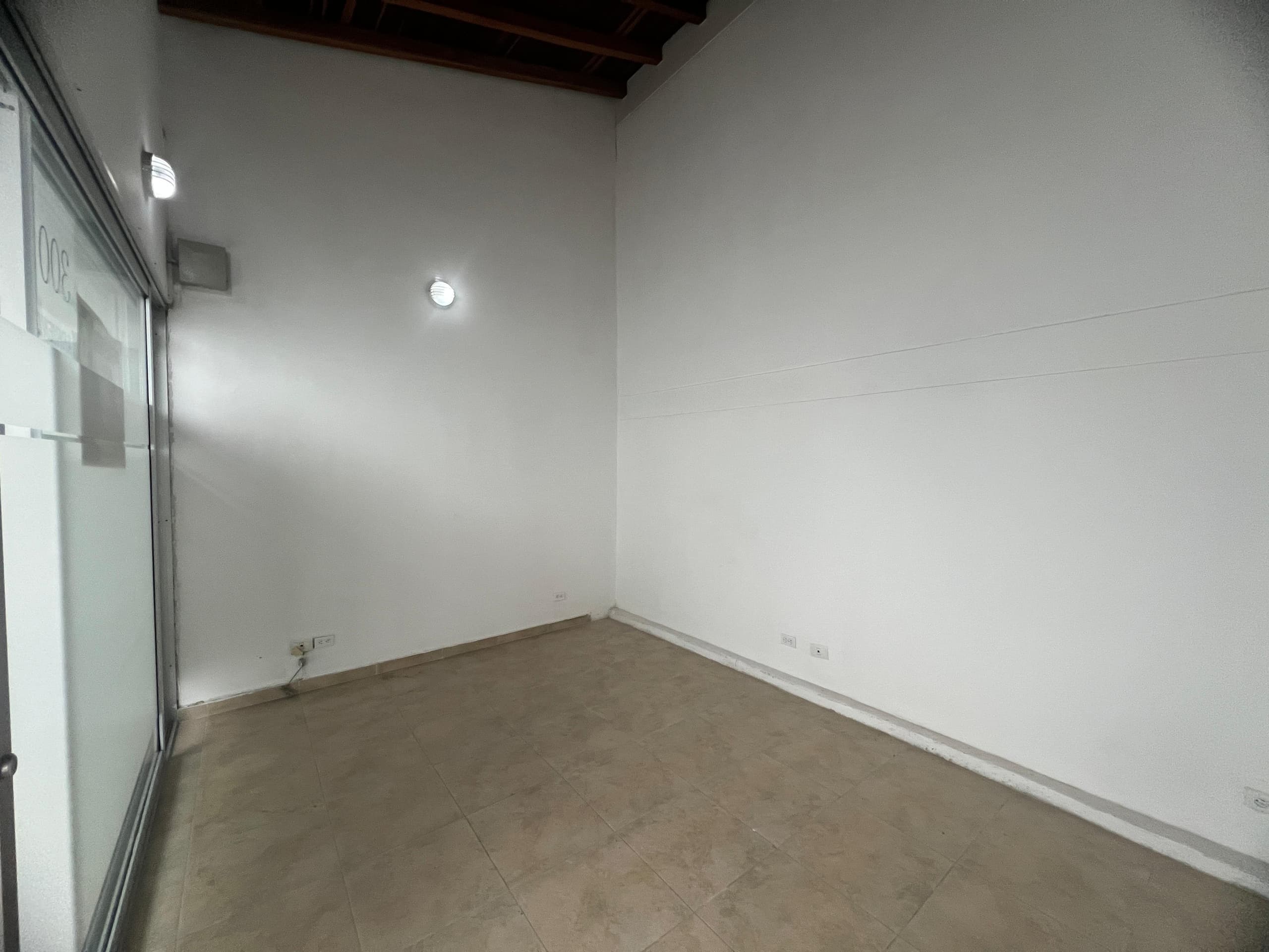 Local en arriendo en Caldas — foto 3 de 10
