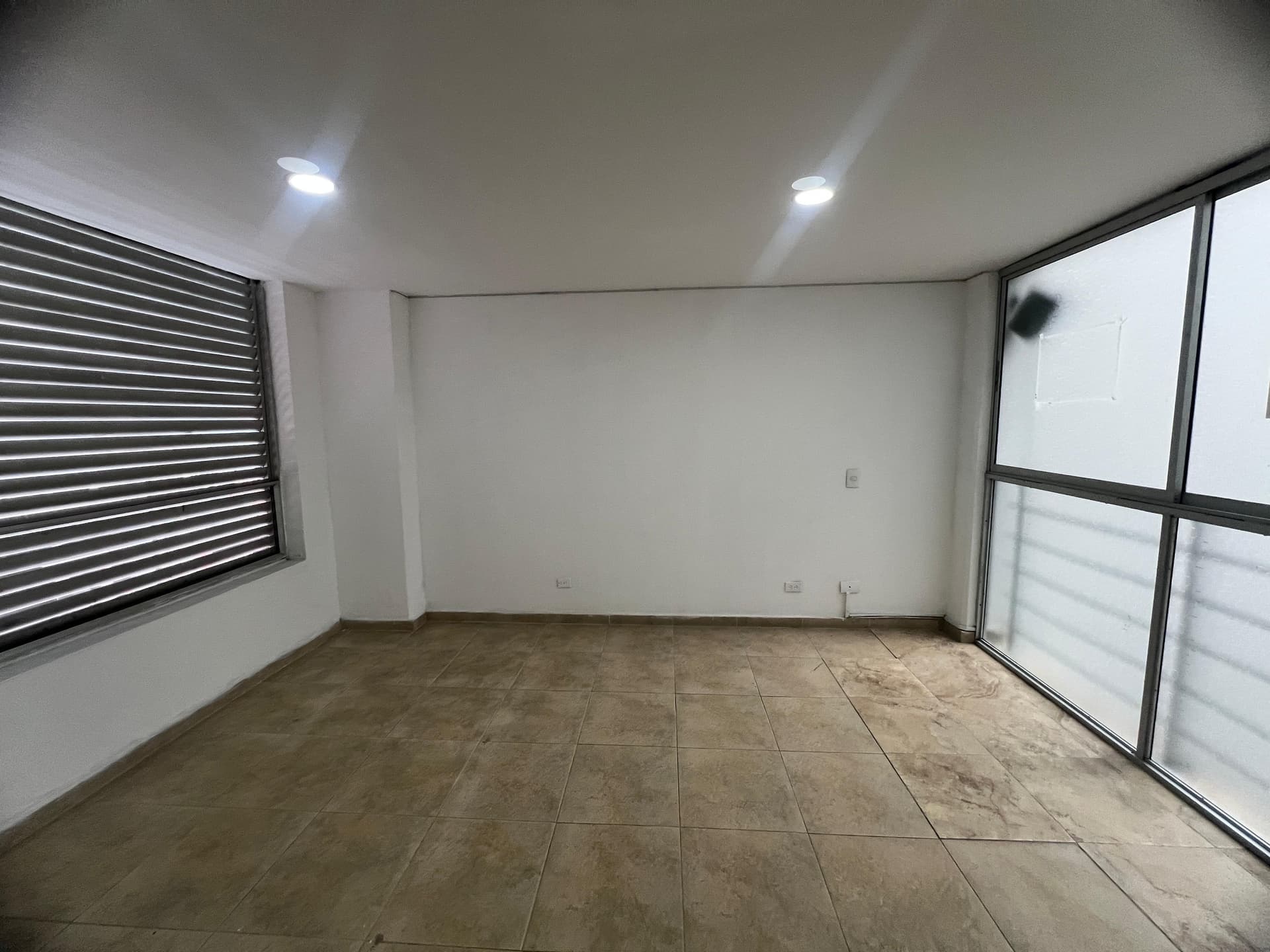 Local en arriendo en Caldas — foto 1 de 7
