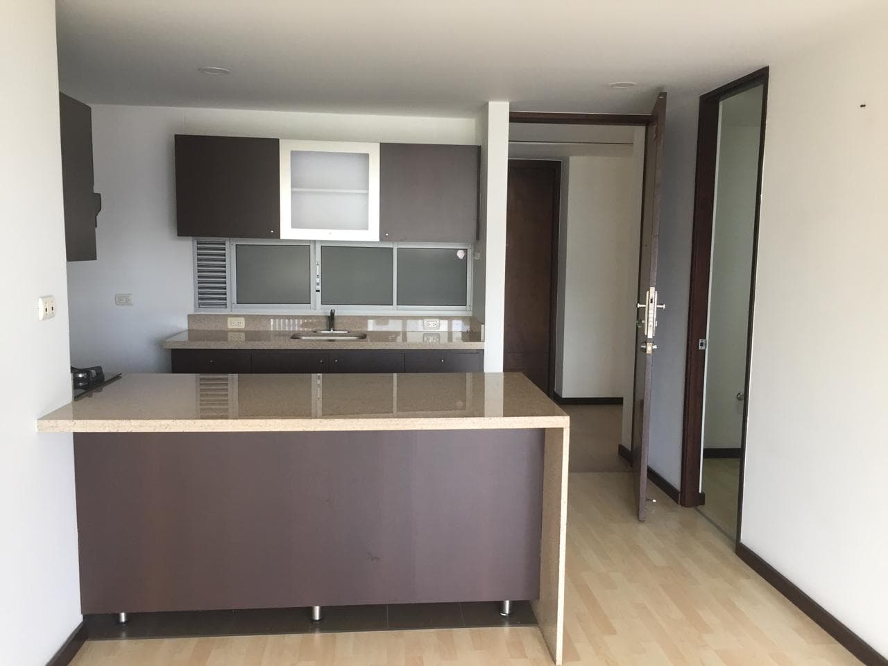 Apartamento en arriendo en Milla De Oro, El Poblado, Medellín — foto 1 de 11
