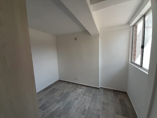 Apartamento en arriendo en Barrio Cristóbal, La America, Medellín — foto 3 de 7