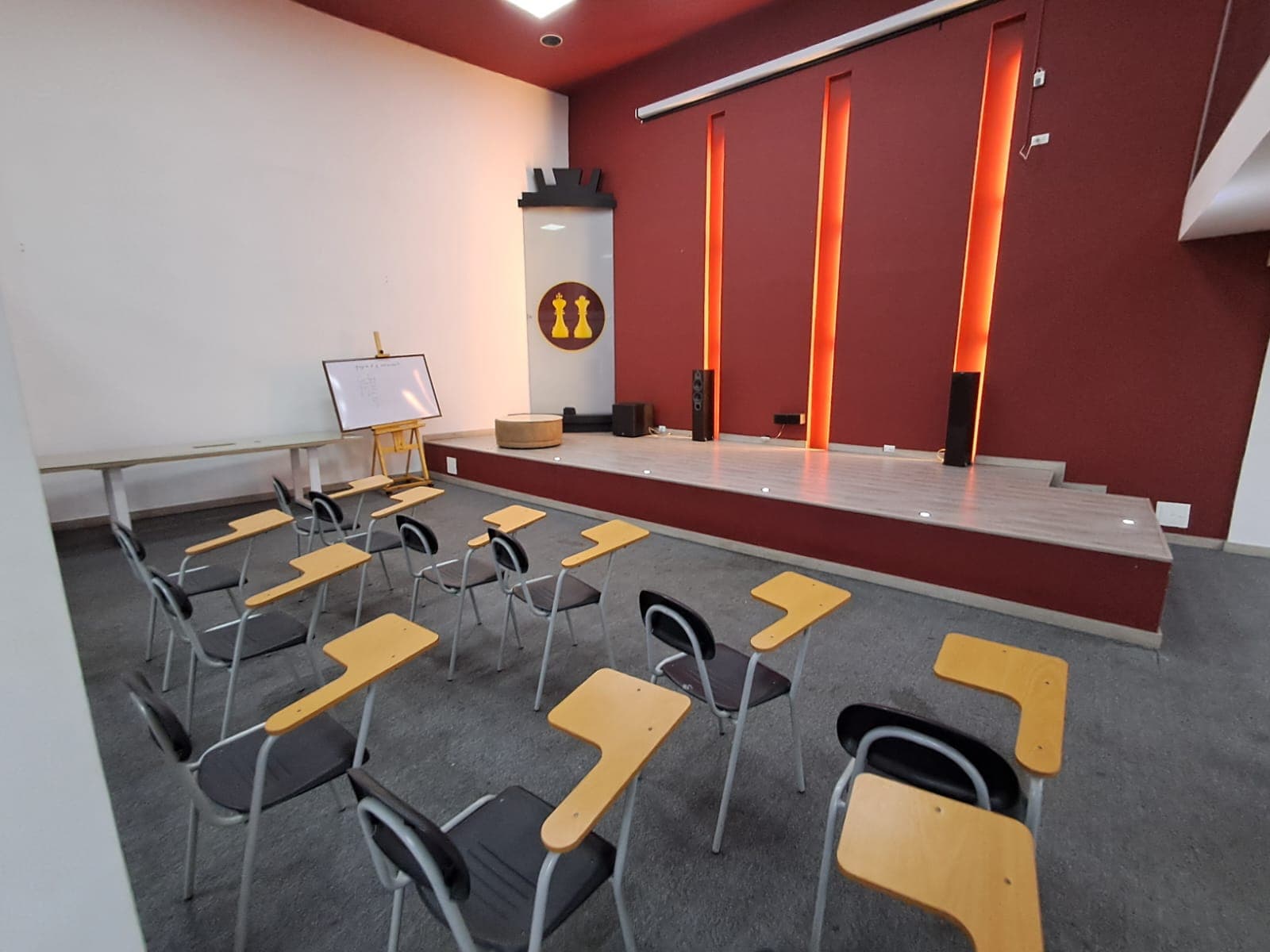 Casa Comercial en arriendo en Laureles, Medellín — foto 1 de 20