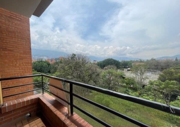 Apartaestudio en arriendo en San Joaquín, Laureles, Medellín — foto 3 de 10