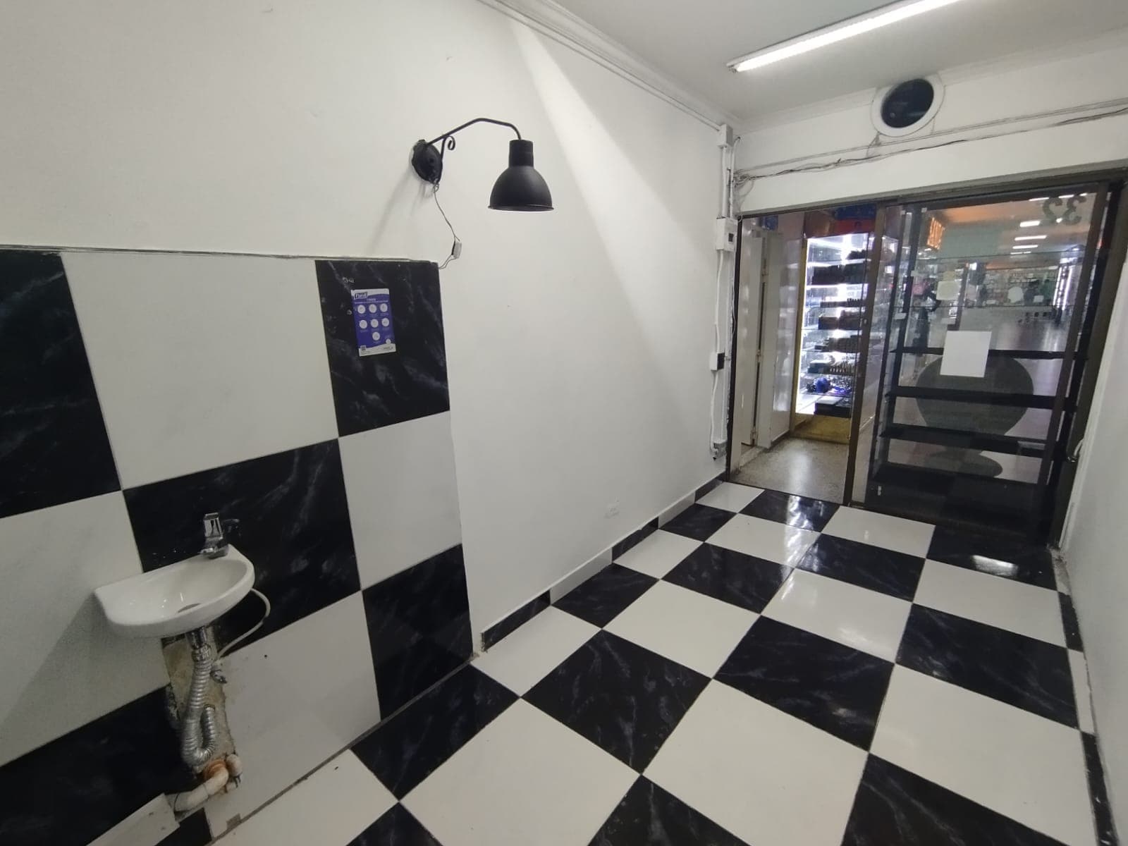 Local en arriendo en La Candelaria, Centro, Medellín — foto 1 de 8