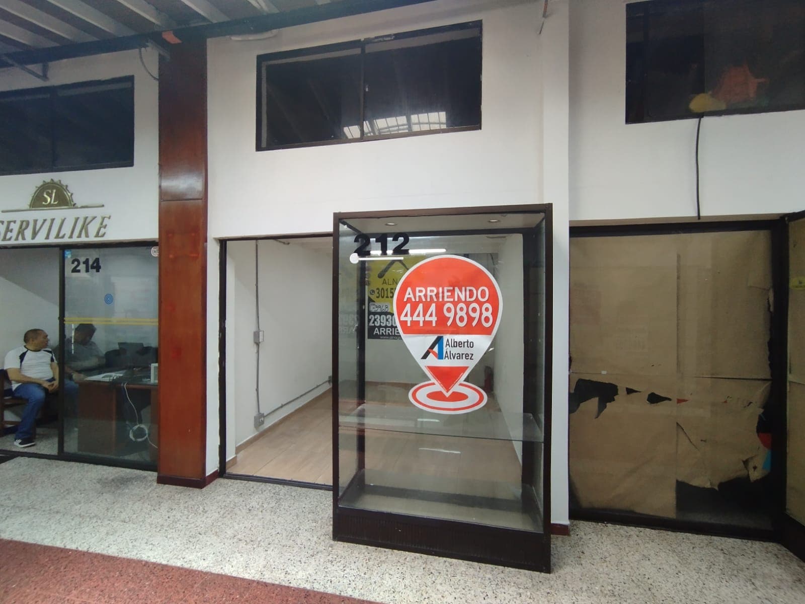Local en arriendo en La Candelaria, Centro, Medellín — foto 1 de 8