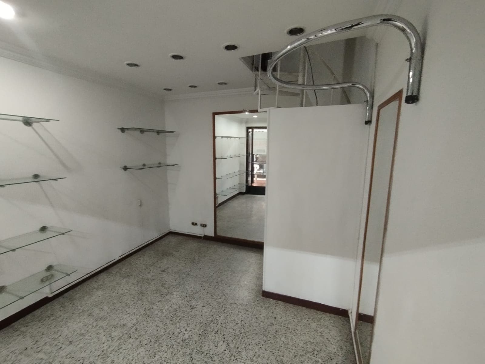 Local en arriendo en La Candelaria, Centro, Medellín — foto 3 de 7