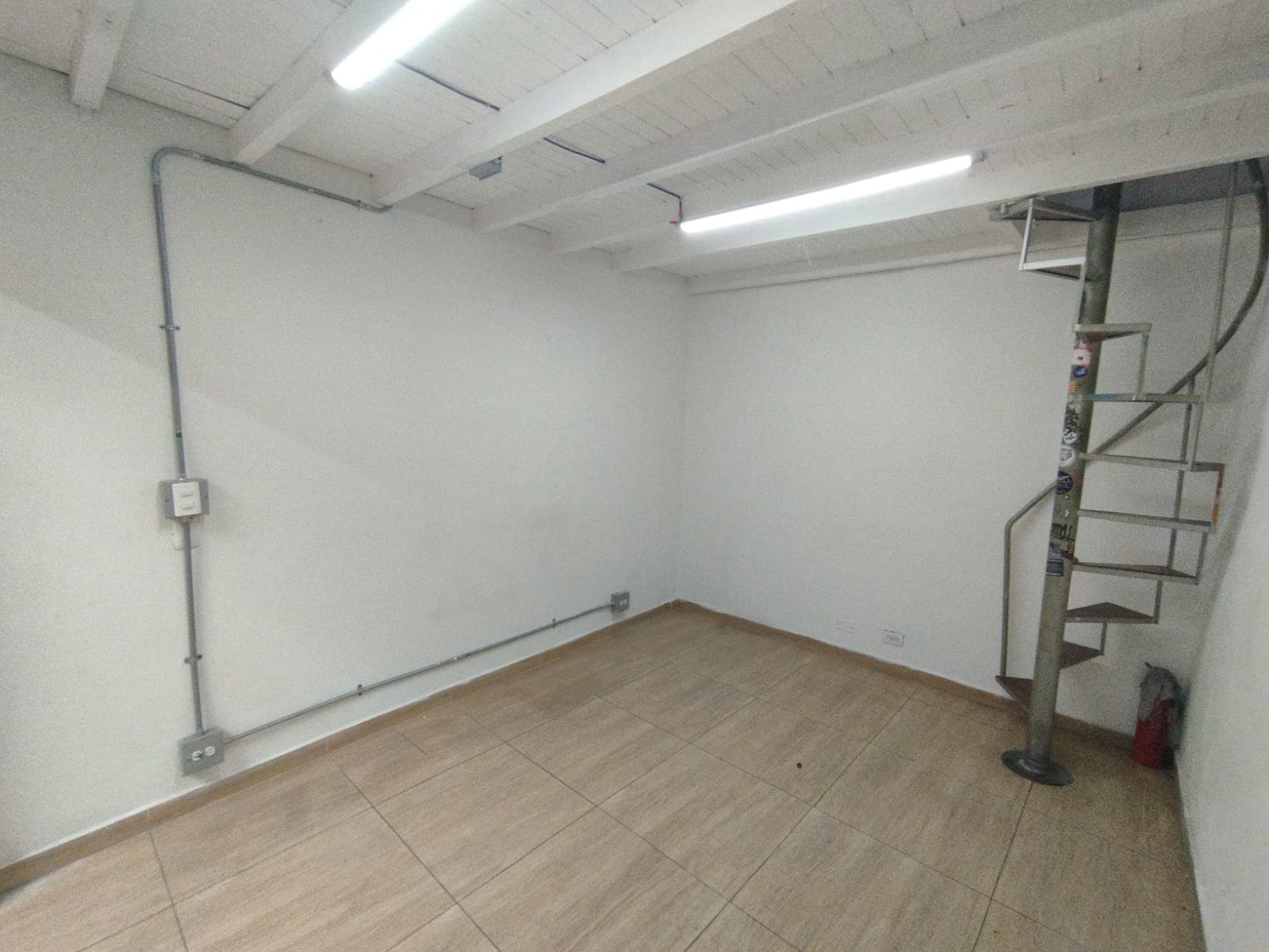 Local en arriendo en La Candelaria, Centro, Medellín — foto 1 de 6