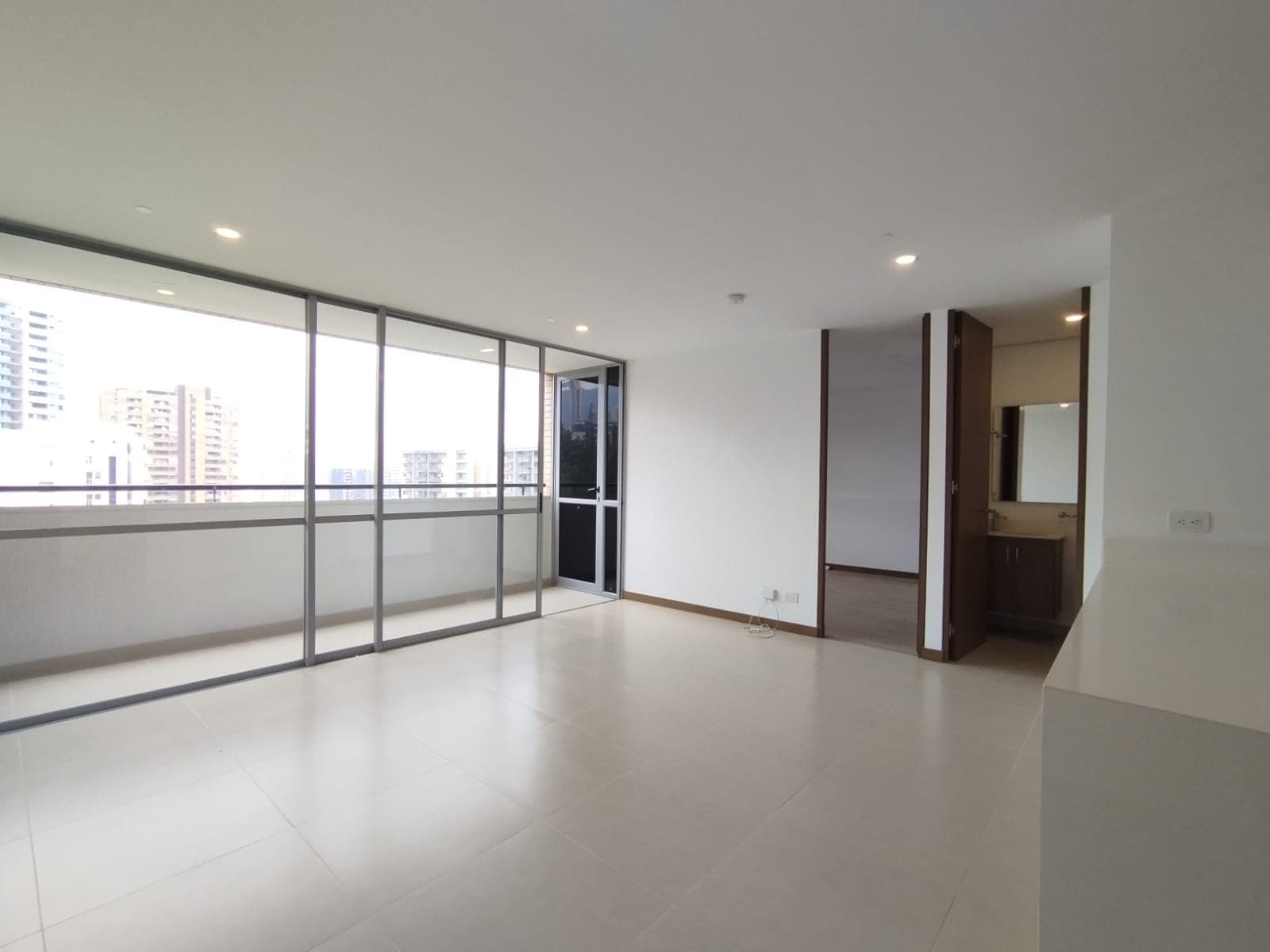 Apartaestudio en arriendo en La Visitacion Los Gonzalez, El Poblado, Medellín — foto 2 de 17