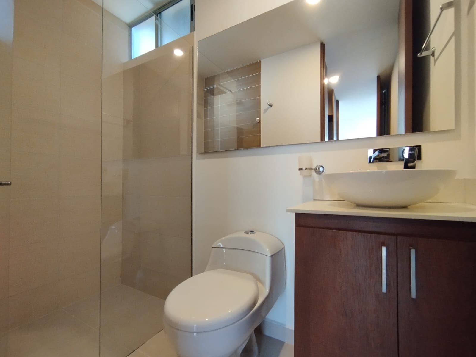 Apartaestudio en arriendo en La Visitacion Los Gonzalez, El Poblado, Medellín — foto 5 de 17