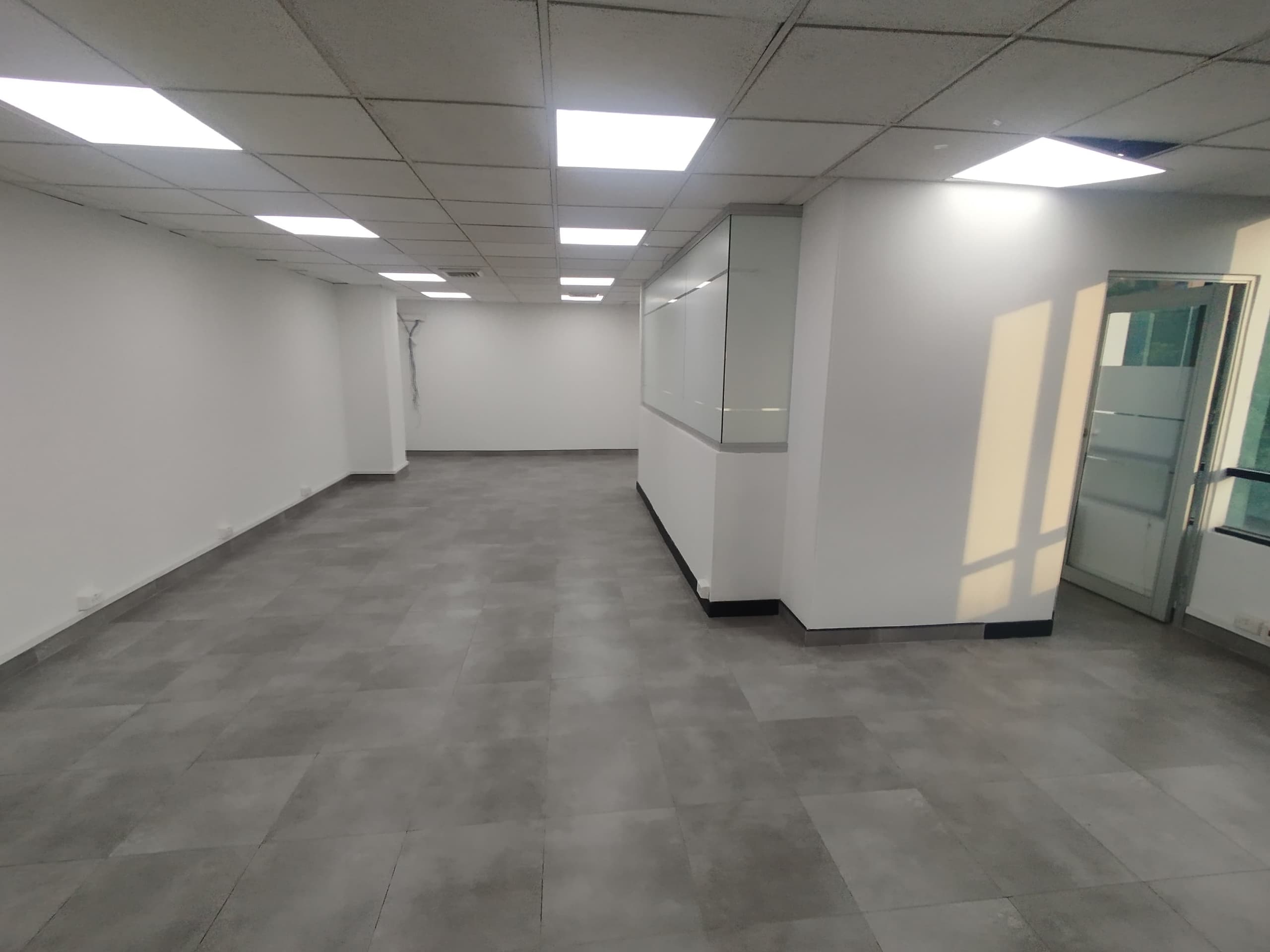 Oficina en arriendo en Aguacatala, El Poblado, Medellín — foto 2 de 9