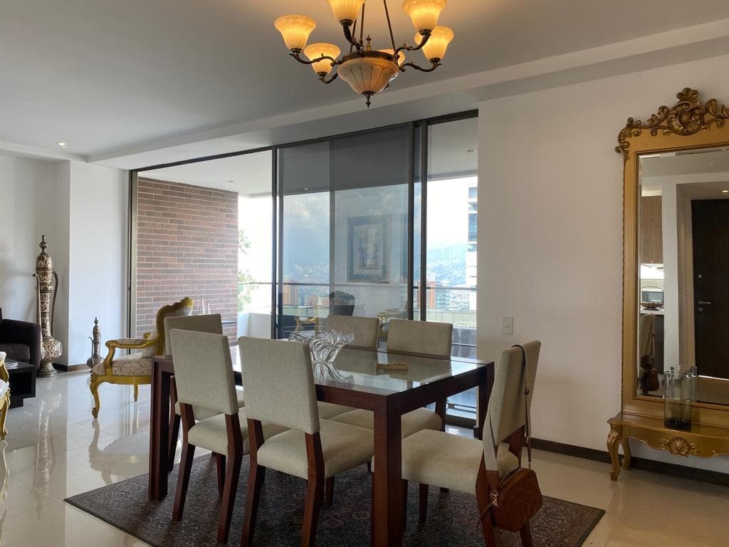 Apartamento en arriendo en Las Lomas, El Poblado, Medellín — foto 2 de 12