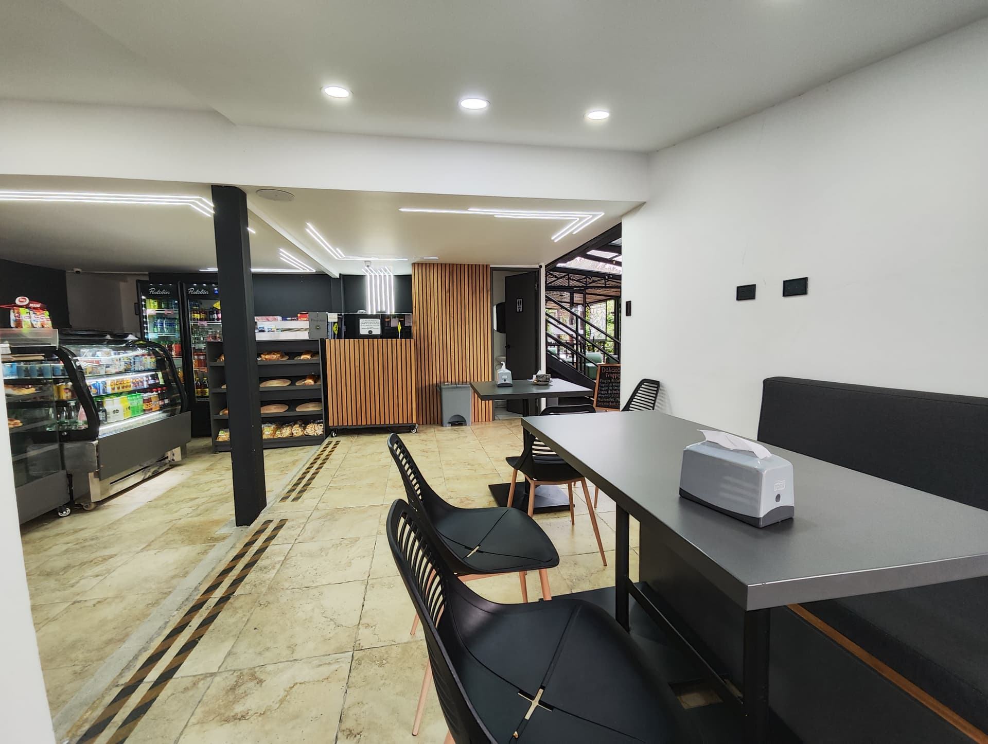 Local en arriendo en La Palma, Belen, Medellín — foto 1 de 10