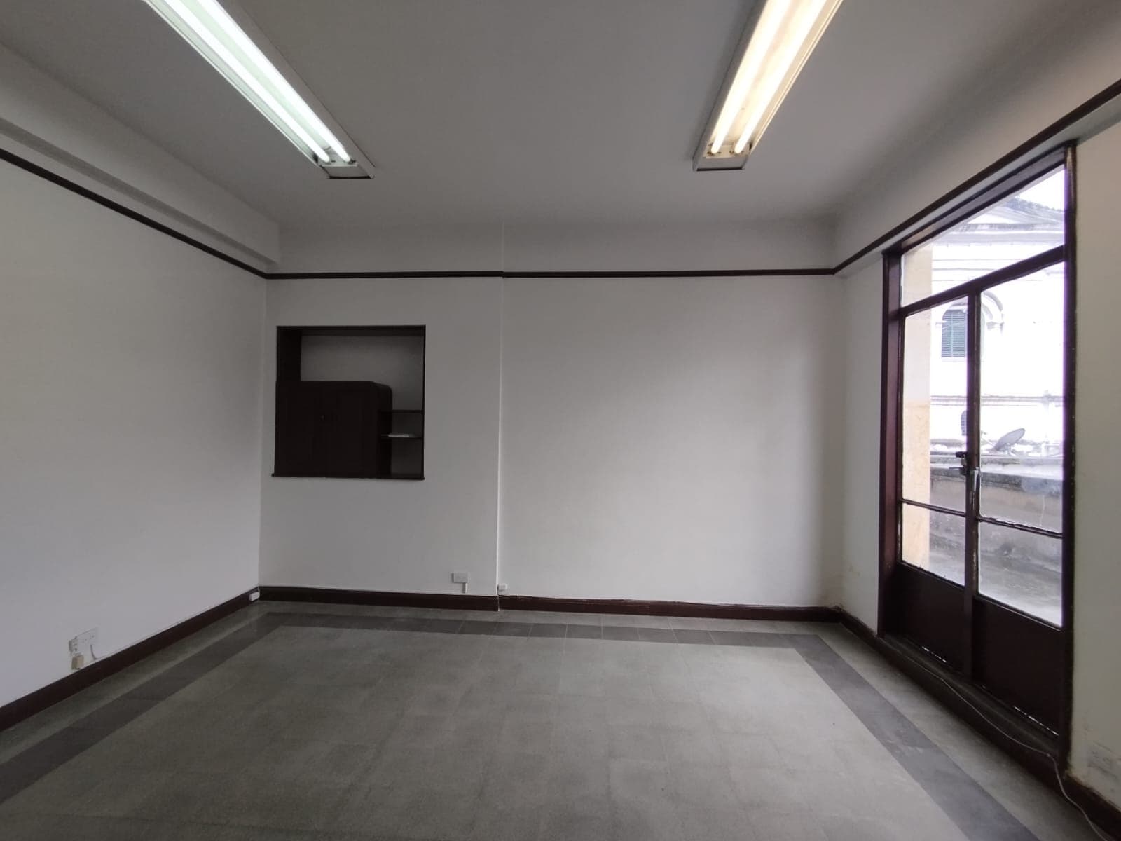 Oficina en arriendo en La Candelaria, Centro, Medellín — foto 1 de 11