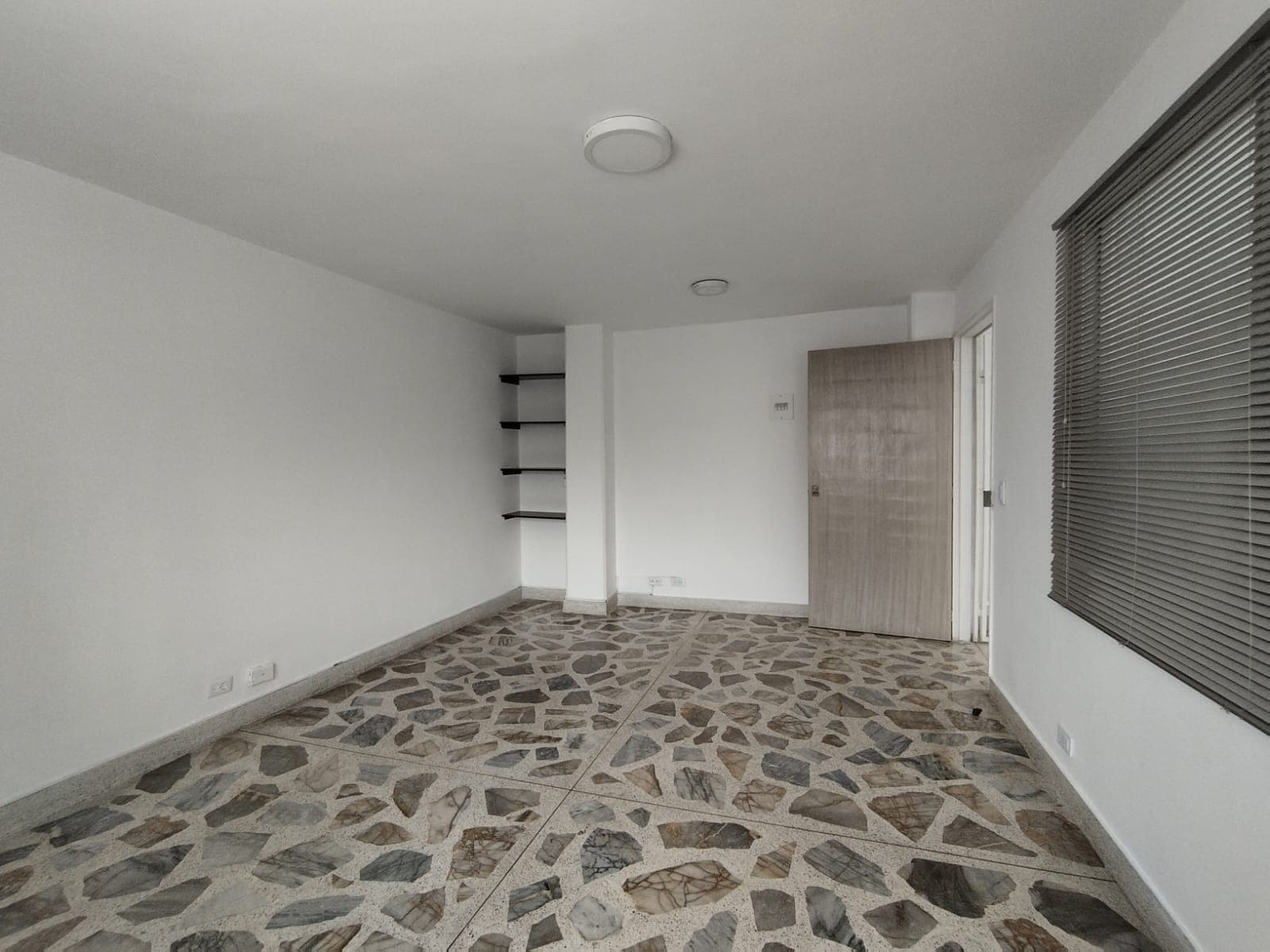 Oficina en arriendo en Alpujarra, Centro, Medellín — foto 1 de 9