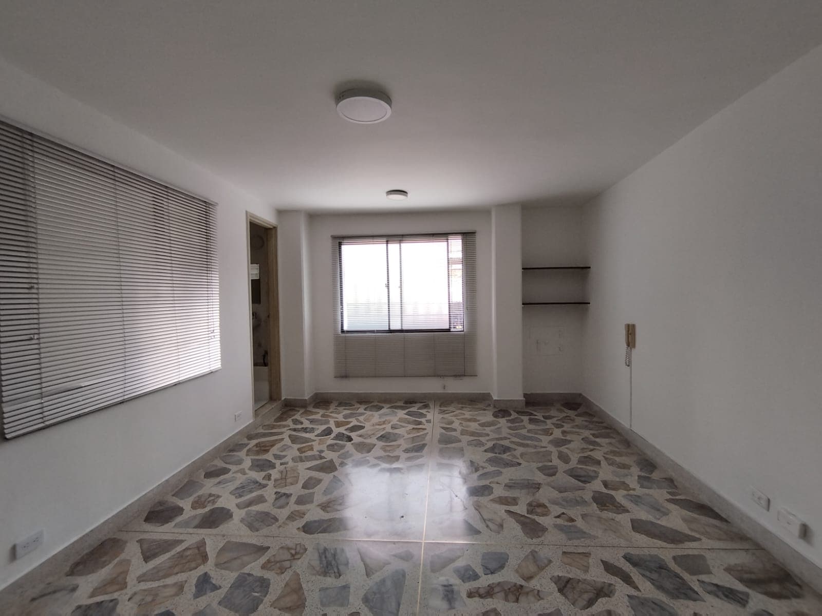 Oficina en arriendo en Alpujarra, Centro, Medellín — foto 2 de 9