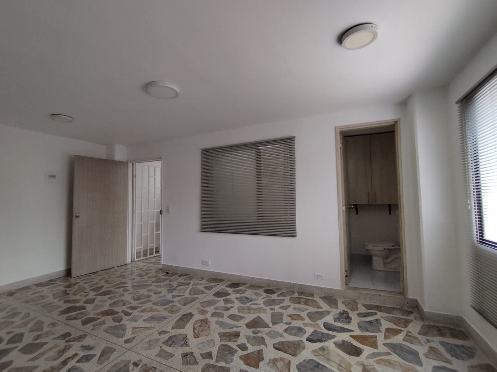 Oficina en arriendo en Alpujarra, Centro, Medellín — foto 4 de 9