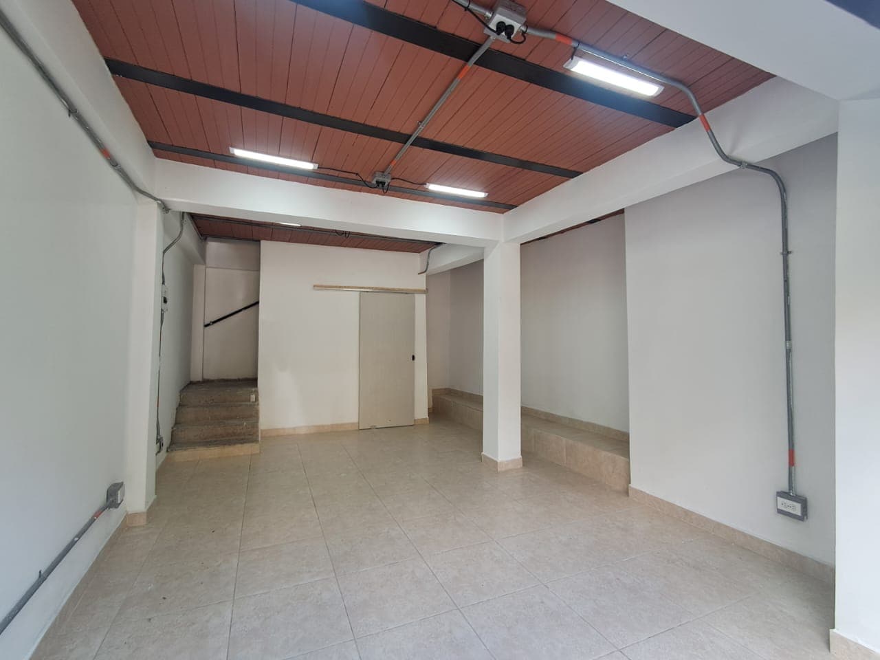 Local en arriendo en La Candelaria, Centro, Medellín — foto 1 de 13
