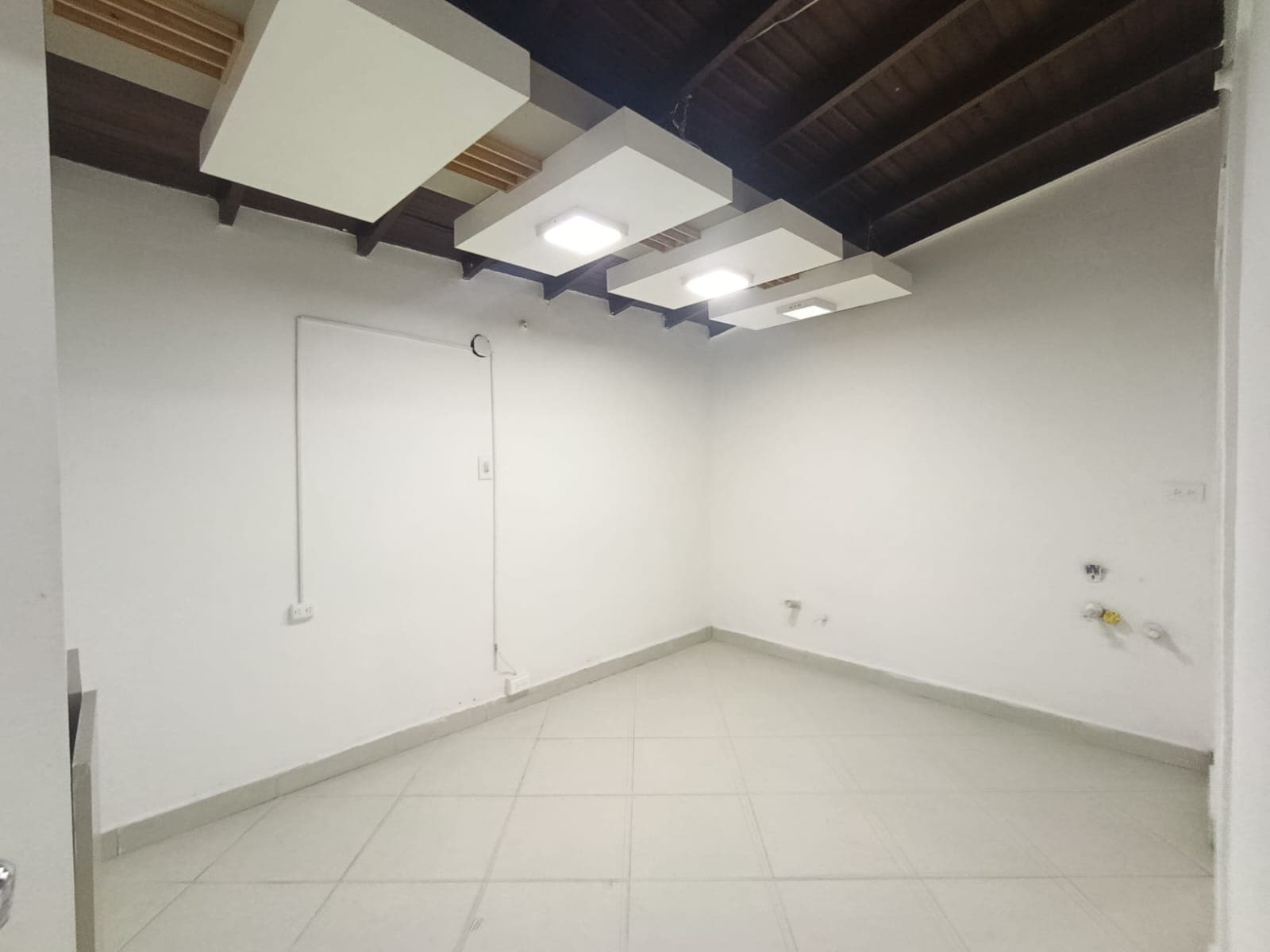 Local en arriendo en Conquistadores, Laureles, Medellín — foto 1 de 12