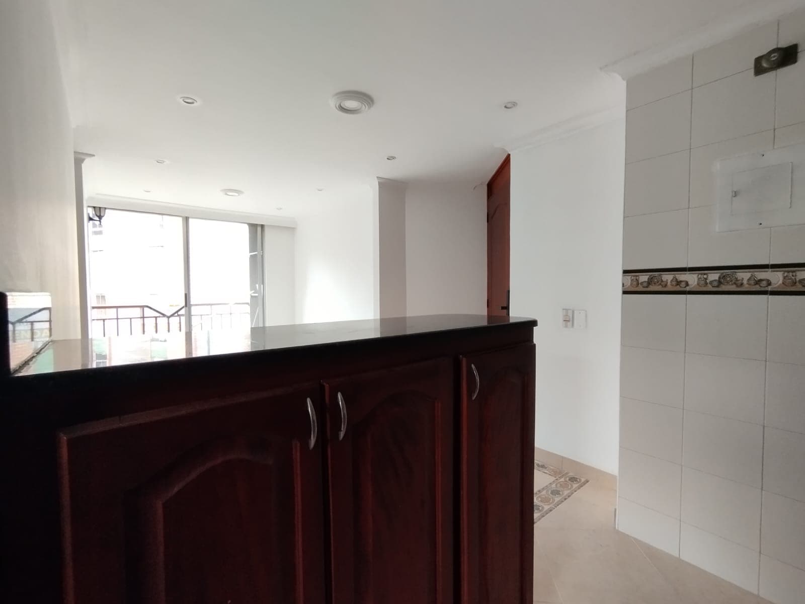 Apartamento en arriendo en Loma del Indio, El Poblado, Medellín — foto 3 de 17