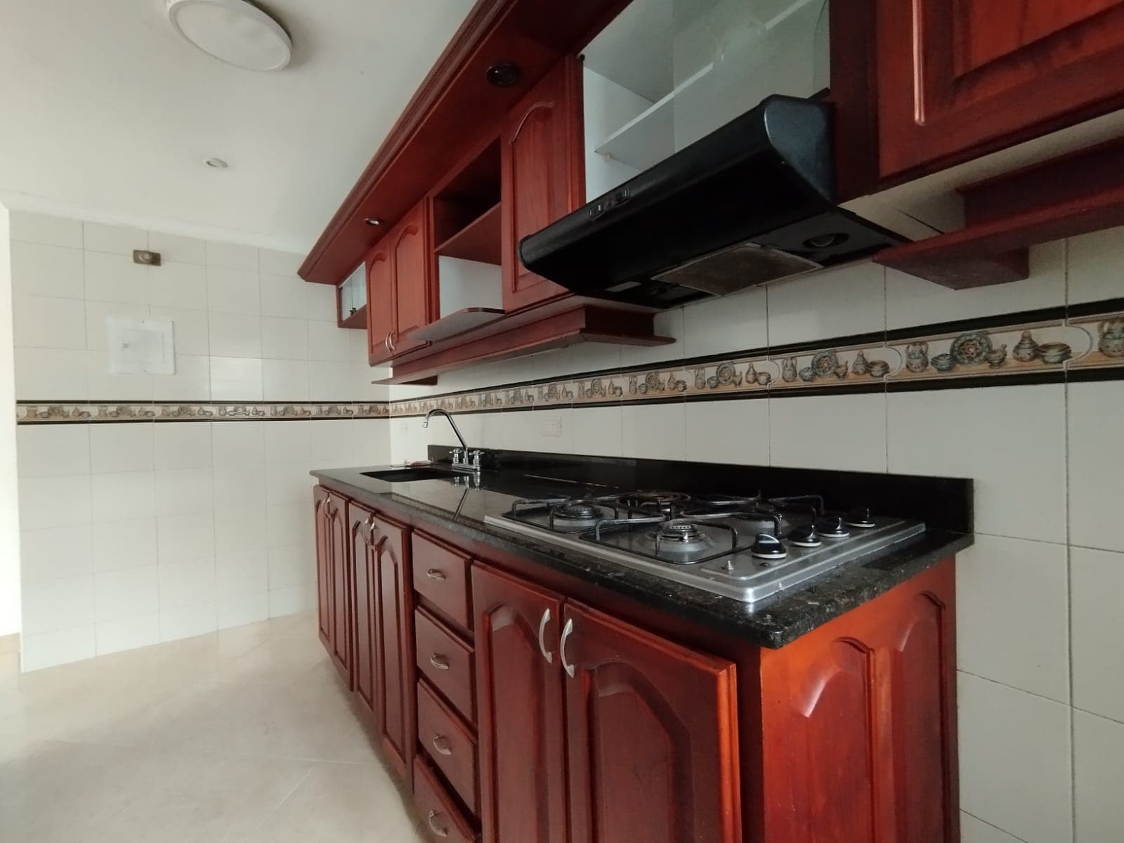 Apartamento en arriendo en Loma del Indio, El Poblado, Medellín — foto 5 de 17