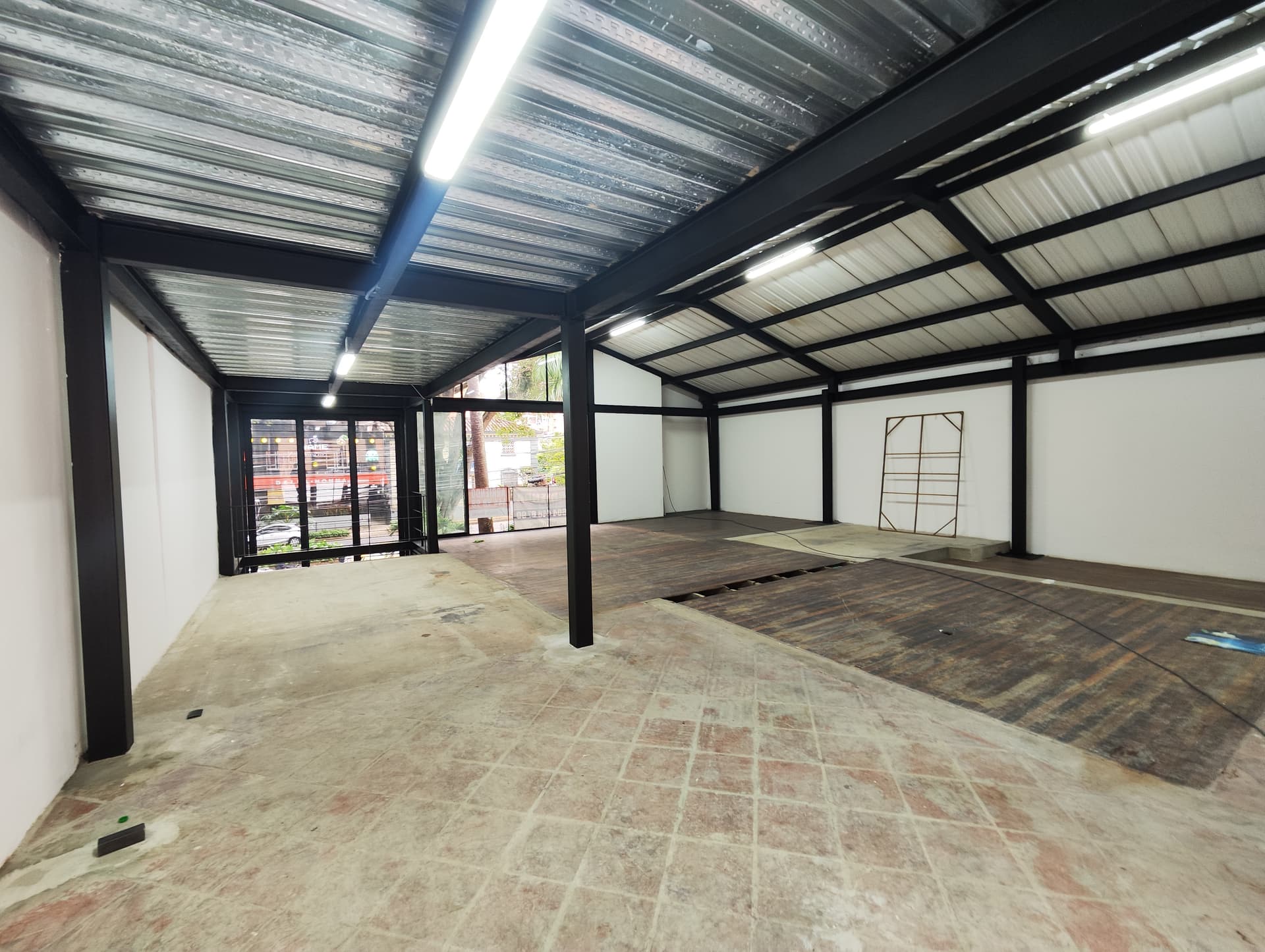 Local en arriendo en Laureles, Medellín — foto 1 de 16