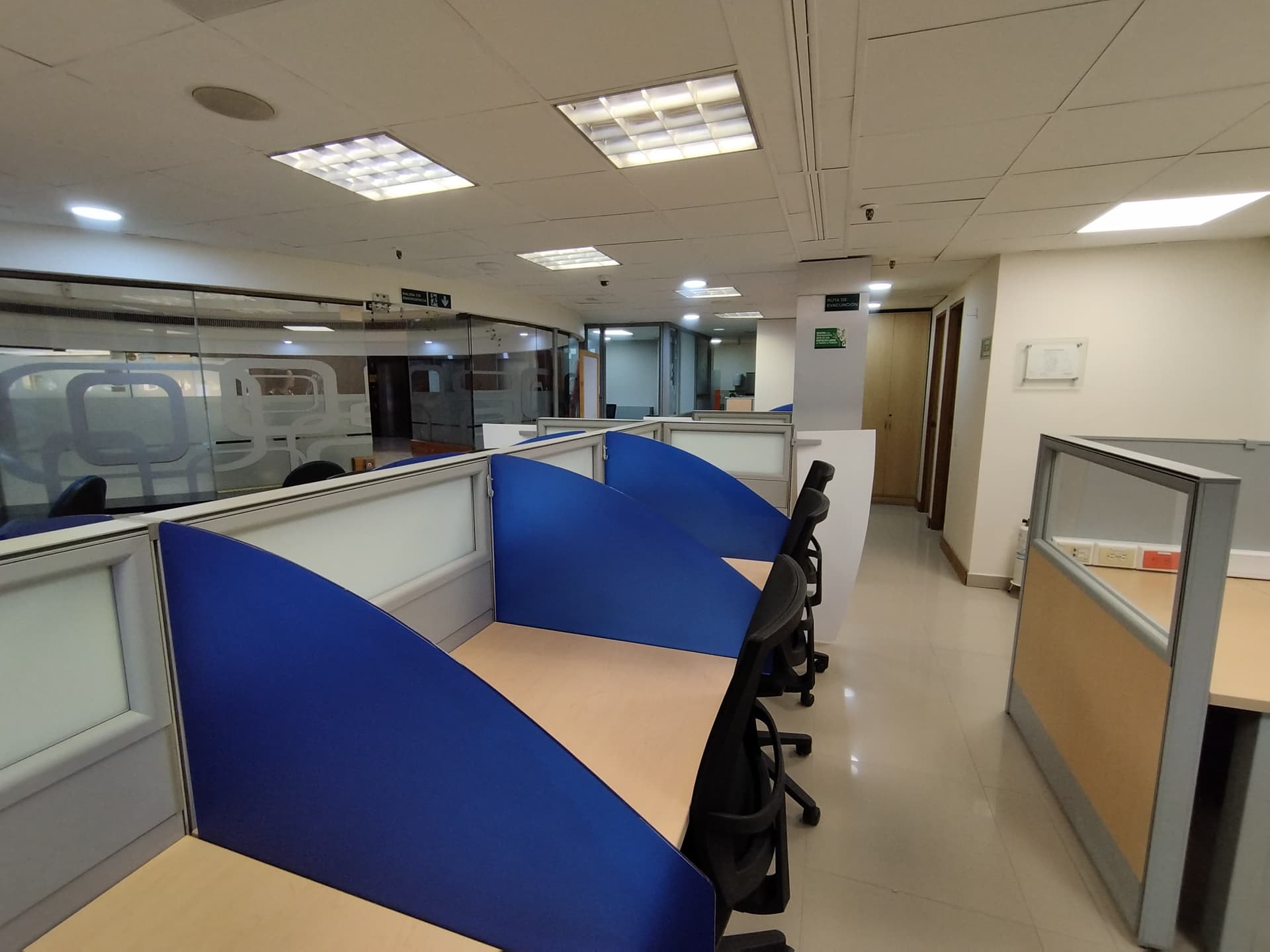 Oficina en arriendo en Castropol, El Poblado, Medellín — foto 1 de 19