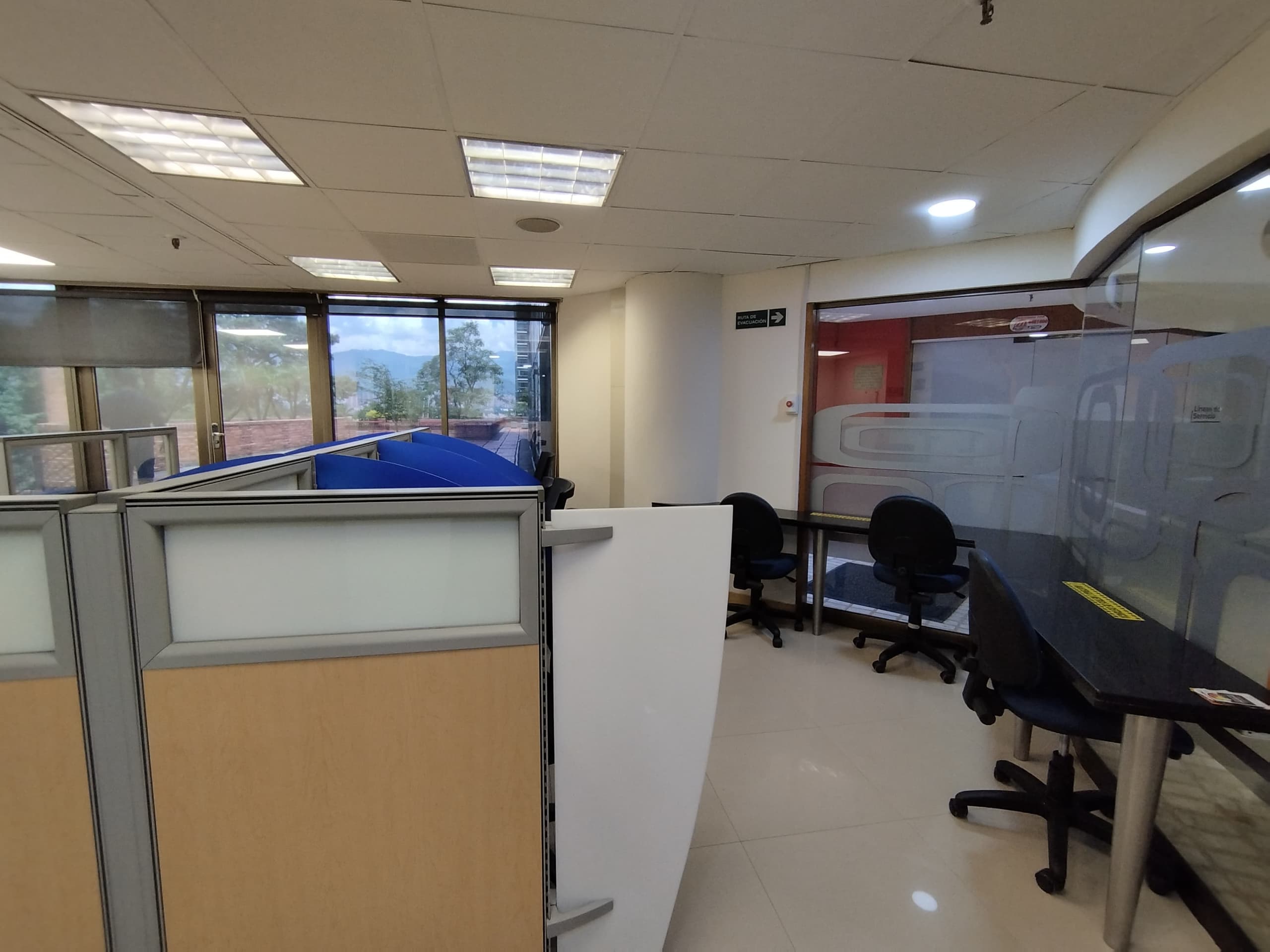 Oficina en arriendo en Castropol, El Poblado, Medellín — foto 2 de 19