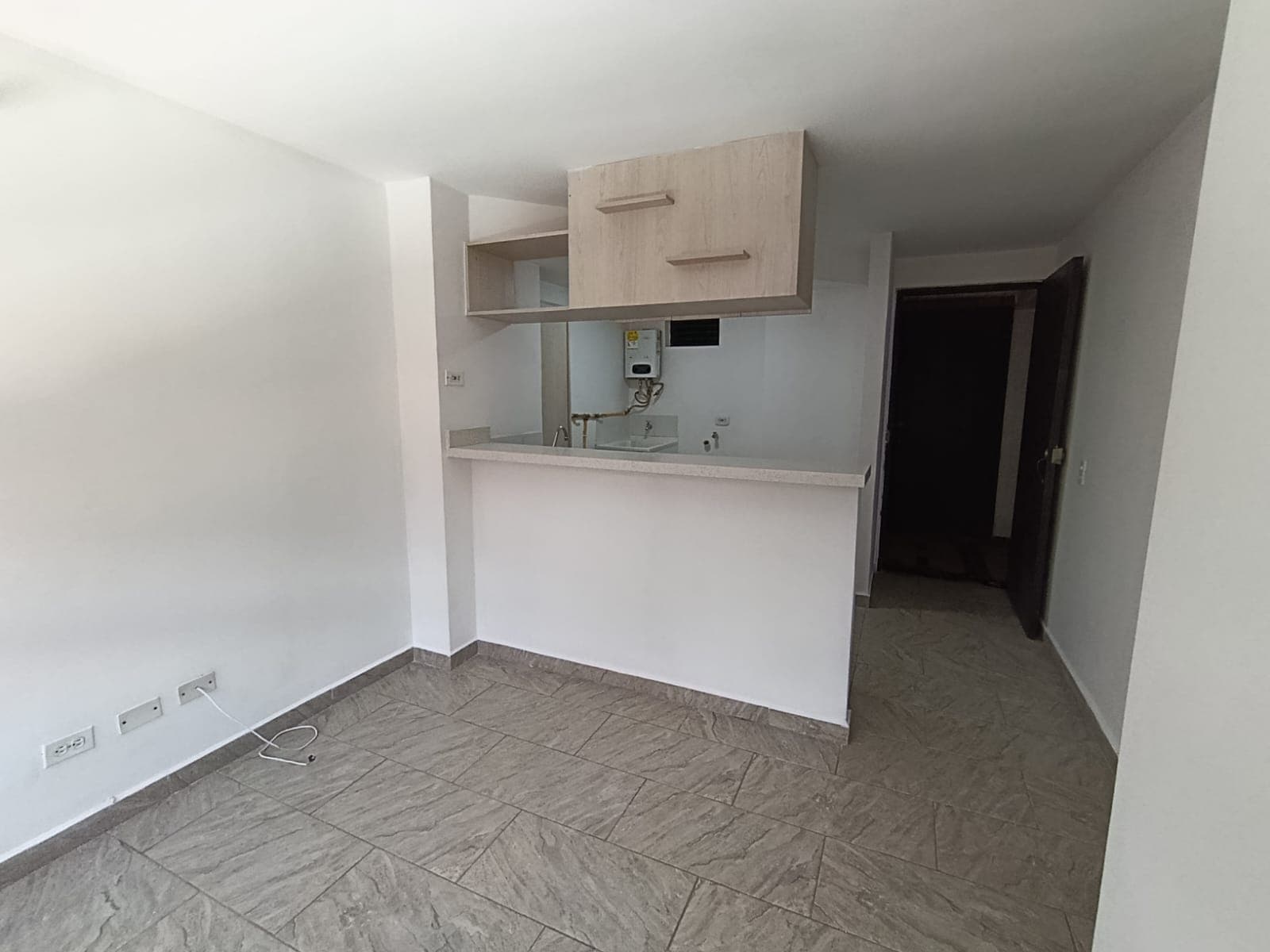 Apartaestudio en arriendo en Barrio Cristóbal, La America, Medellín — foto 4 de 9