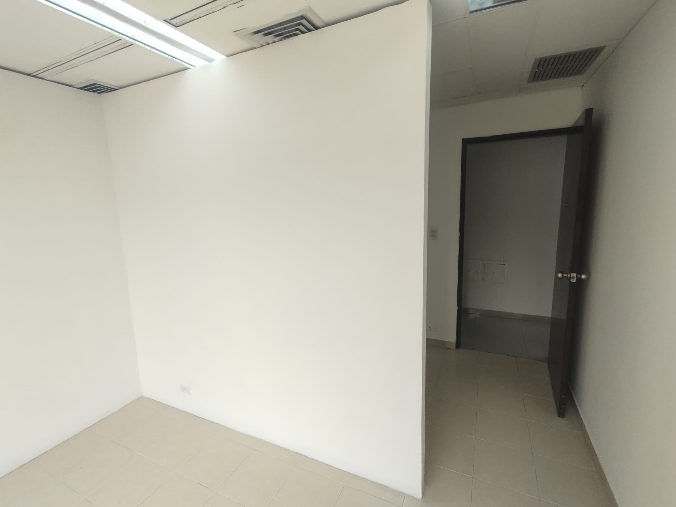 Oficina en arriendo en San Diego, El Poblado, Medellín — foto 5 de 8