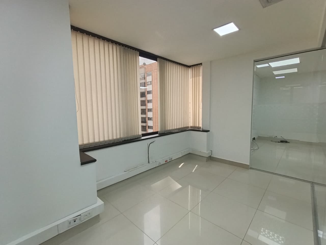 Oficina en arriendo en Santa María de los Ángeles, El Poblado, Medellín — foto 5 de 11