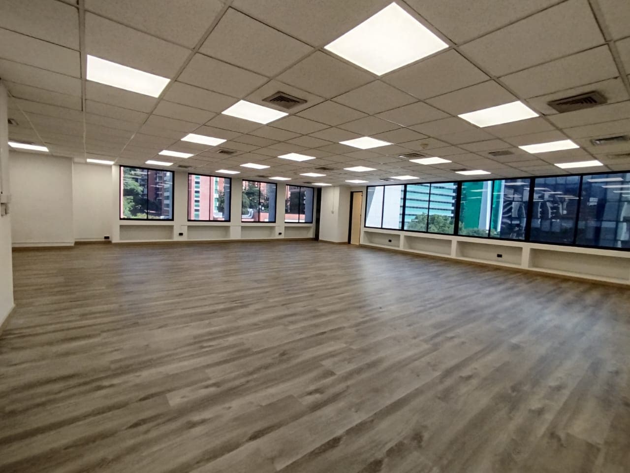 Oficina en arriendo en El Poblado, Medellín — foto 2 de 11