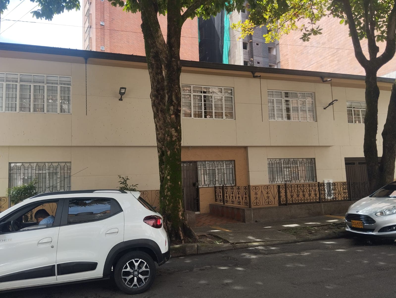 Casa Comercial en arriendo en Laureles, Medellín — foto 2 de 20
