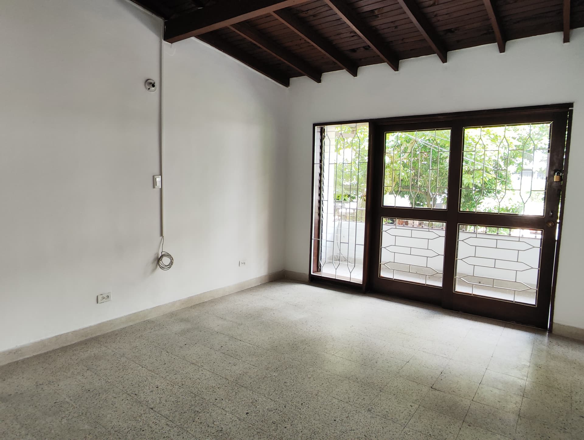 Casa Comercial en arriendo en Conquistadores, Laureles, Medellín — foto 1 de 20