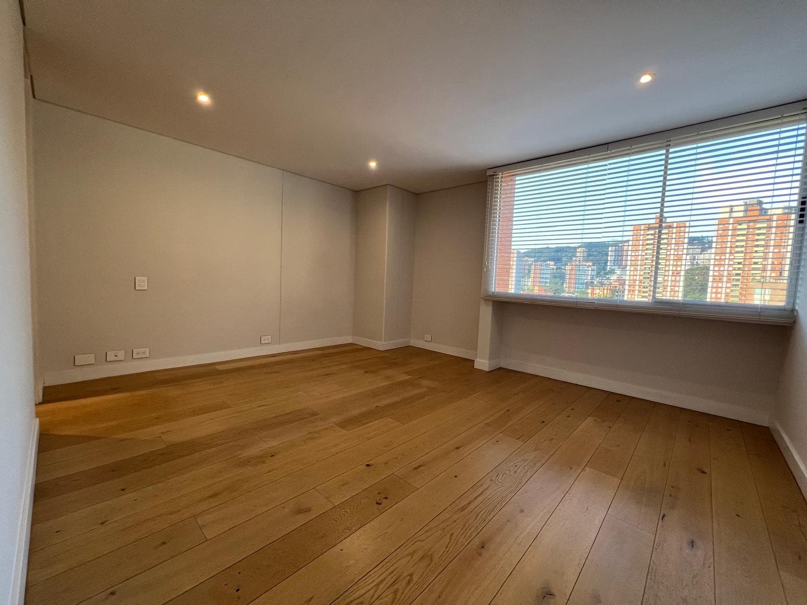 Apartamento en arriendo en Lalinde, El Poblado, Medellín — foto 1 de 14