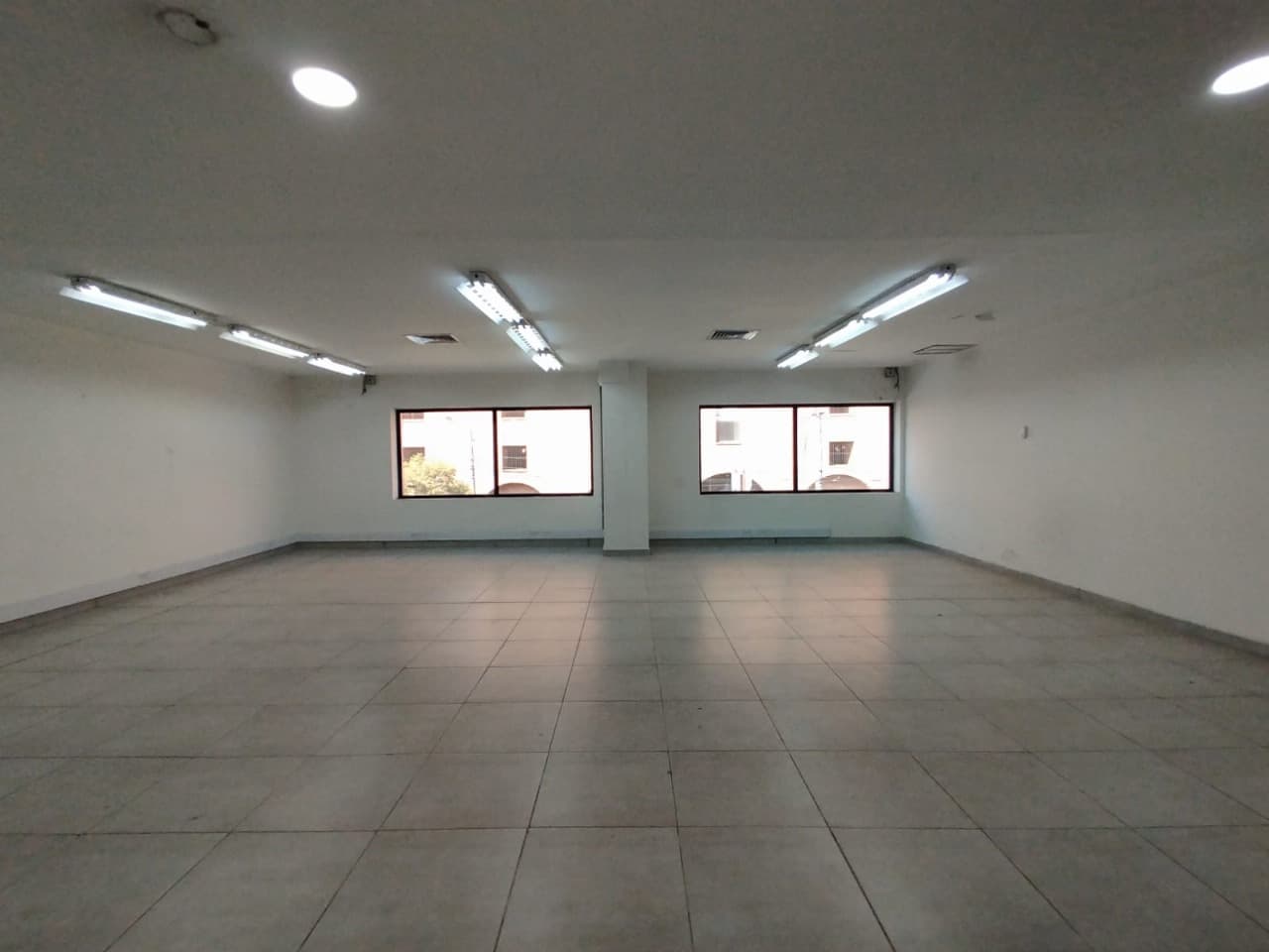 Local en arriendo en Suramericana, Laureles, Medellín — foto 2 de 18