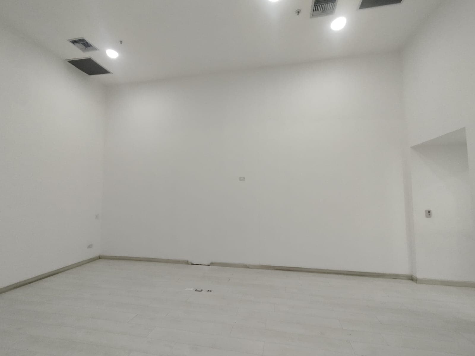 Local en arriendo en El Chagualo, Centro, Medellín — foto 4 de 13