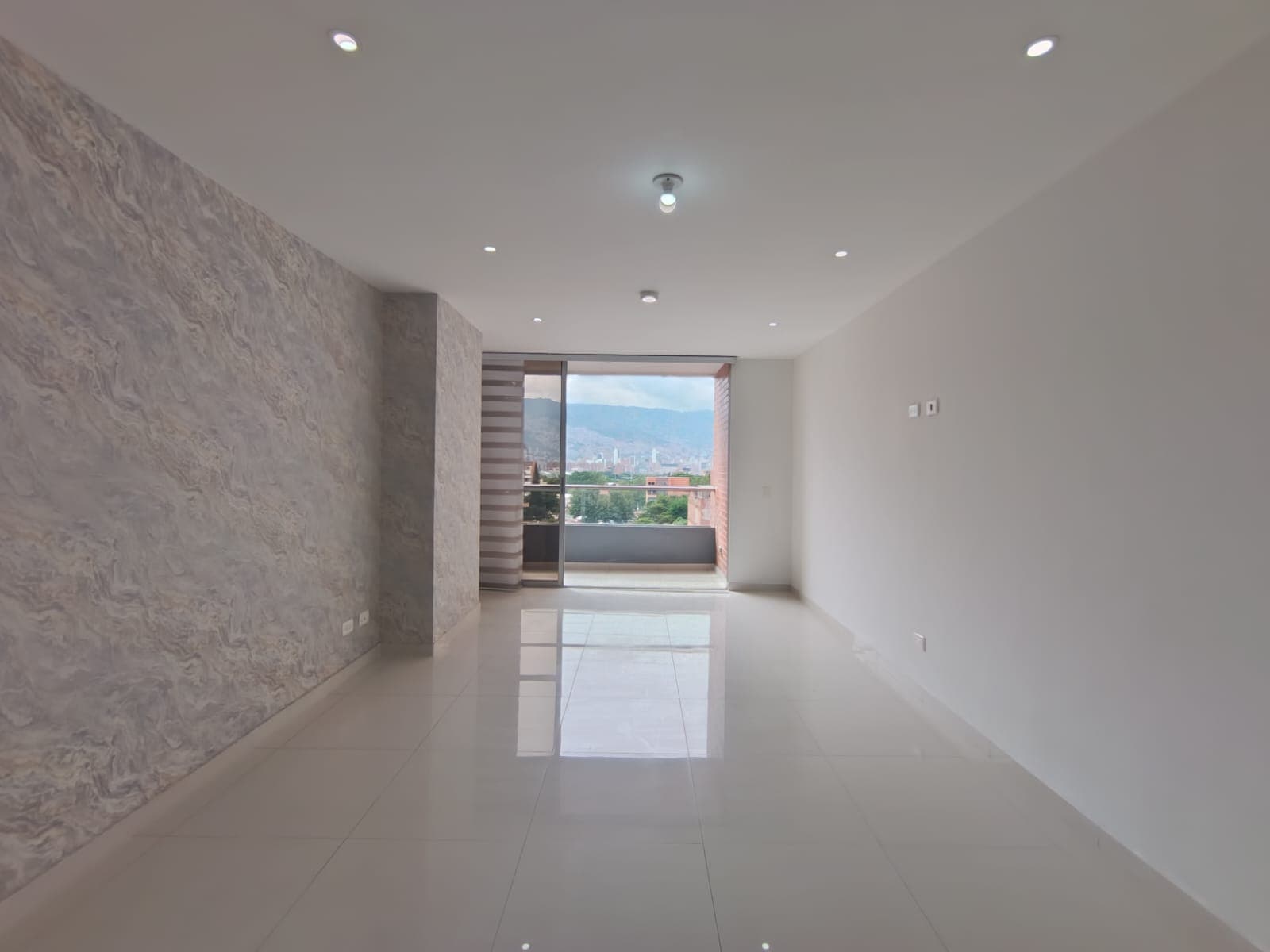 Apartamento en arriendo en El Velódromo, Laureles, Medellín — foto 1 de 20