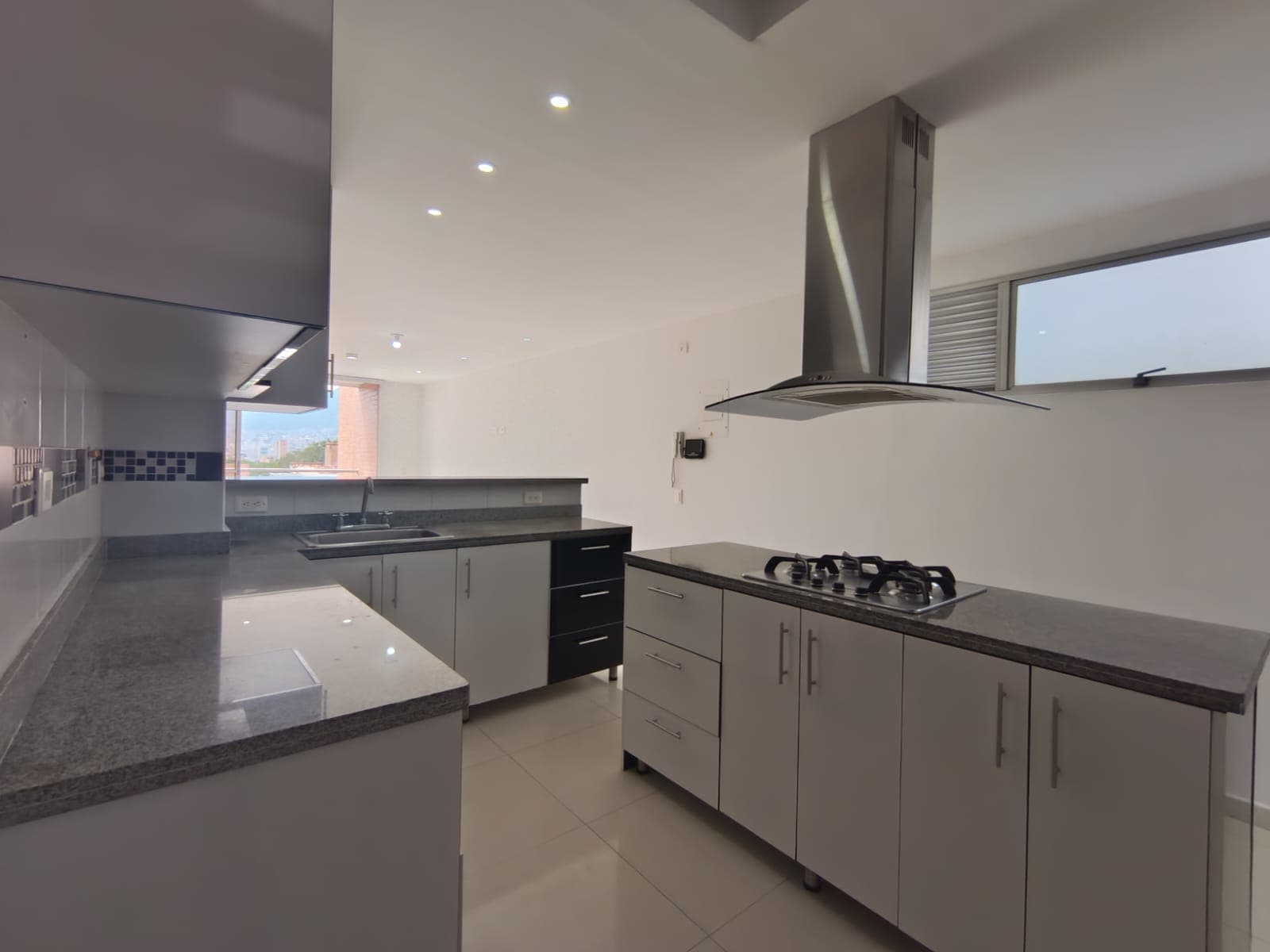 Apartamento en arriendo en El Velódromo, Laureles, Medellín — foto 5 de 20