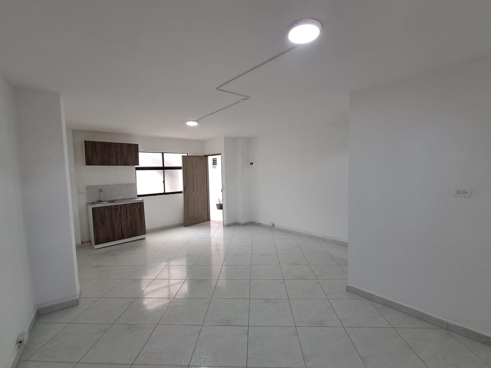 Oficina en arriendo en Suramericana, Laureles, Medellín — foto 1 de 12