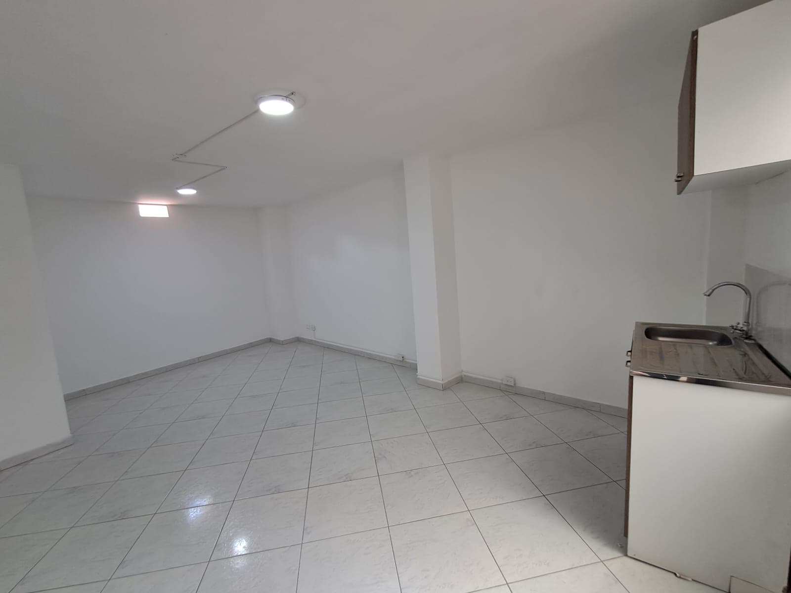 Oficina en arriendo en Suramericana, Laureles, Medellín — foto 2 de 12