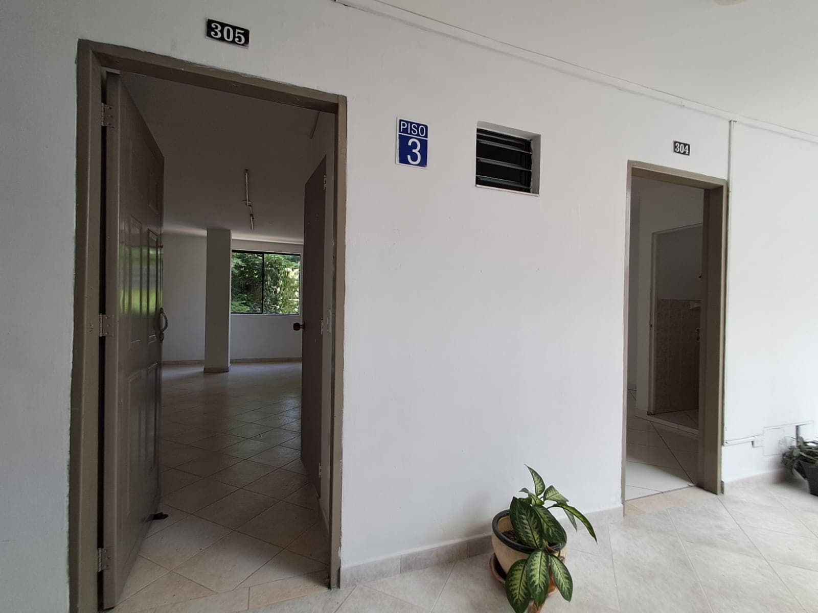 Oficina en arriendo en Suramericana, Laureles, Medellín — foto 1 de 13