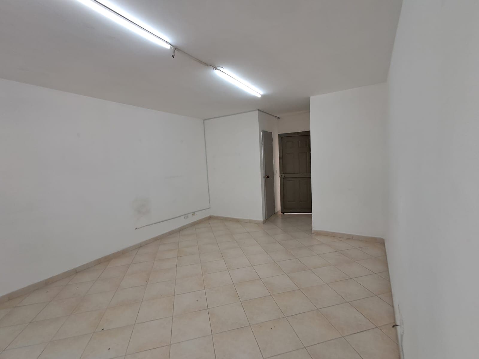 Oficina en arriendo en Suramericana, Laureles, Medellín — foto 3 de 13