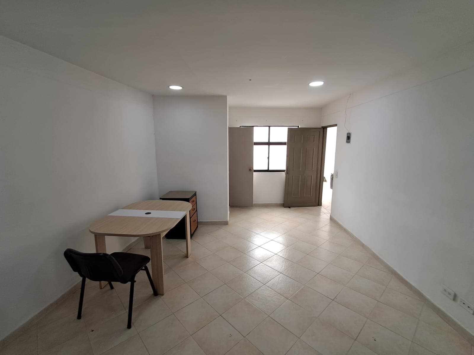 Oficina en arriendo en Suramericana, Laureles, Medellín — foto 5 de 9