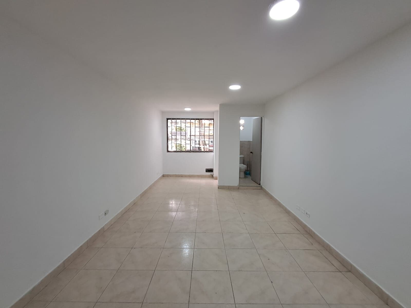 Oficina en arriendo en Suramericana, Laureles, Medellín — foto 1 de 19