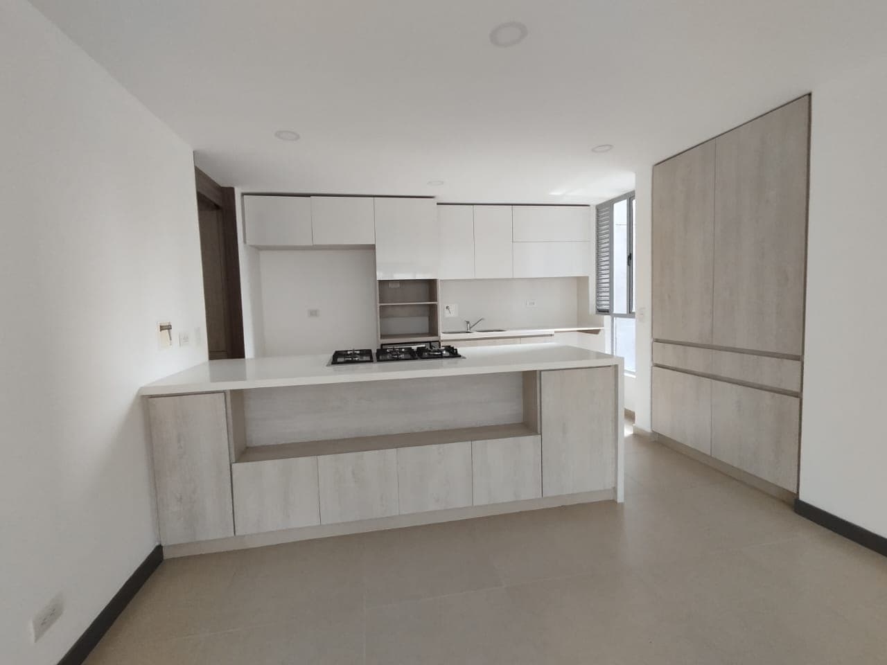 Apartamento en arriendo en Loma De Las Brujas, Envigado — foto 1 de 19
